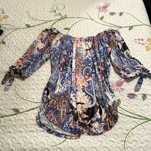 Adorable on or off shoulder top